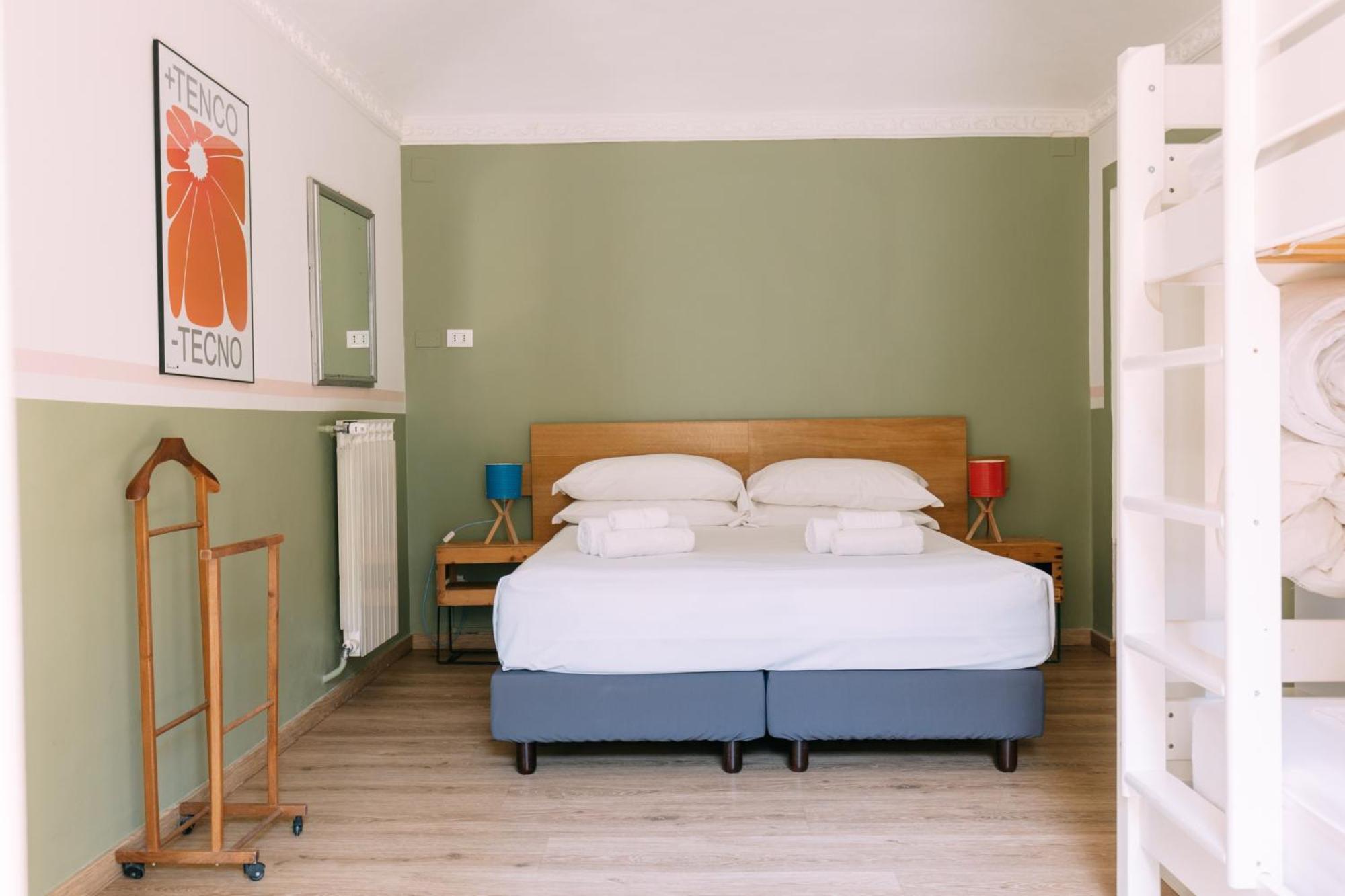 Tomato Urban Retreat Hotel Turin Room photo