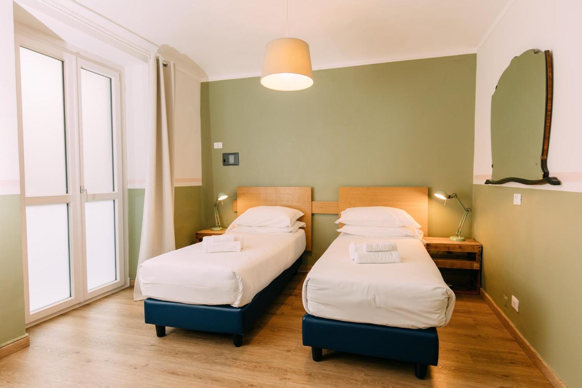 Tomato Urban Retreat Hotel Turin Room photo